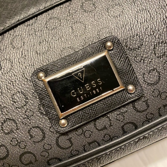 GUESS 🖤👜 purse - Picture 2 of 11